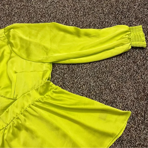 Torrid Vibrant Lime Green Long Sleeve Blouse - Picture 3 of 7